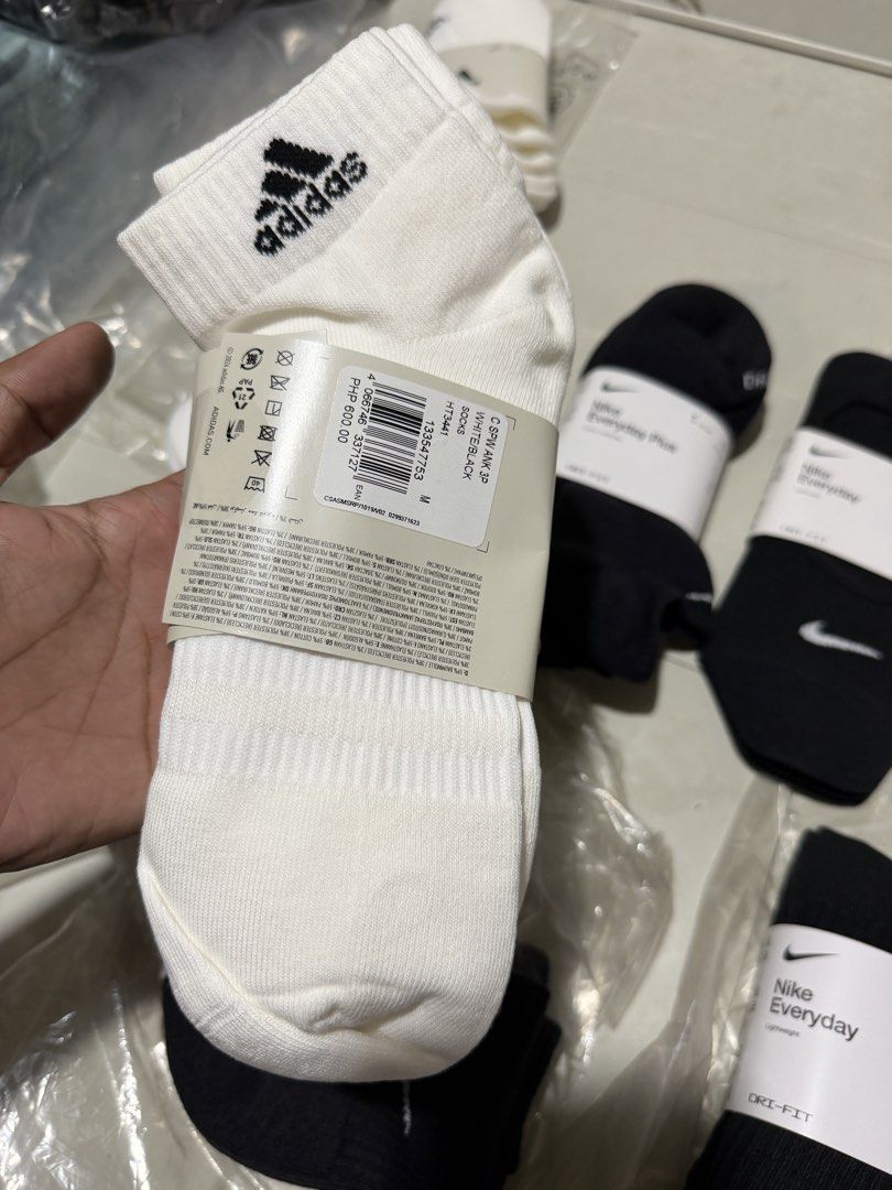 Adidas C SPW ANK 3P White/Black Socks (Category: Socks) located in Manila. Submitted by mac2foolz (Listing ID 1425421920, Image 2). Description: ❌WTS/LFB .SALE. Below SRP! 🔥 Adidas Cushioned Ankle Socks 3 Pairs White Color: White ✅ Our Price: ₱350 ❌ Retail Price: ₱600 ✔️ Brandnew 💯Authentic ✔️ Unli Lc and Vouch Ship via LBC, Lalamove , Jnt , Jrs 🚛🛵📦 Shipped Nationwide 📨📨📨 Pm me for more pic. and inquiries 🤝🤝🤝 MeetUp Around UST ESPANA M