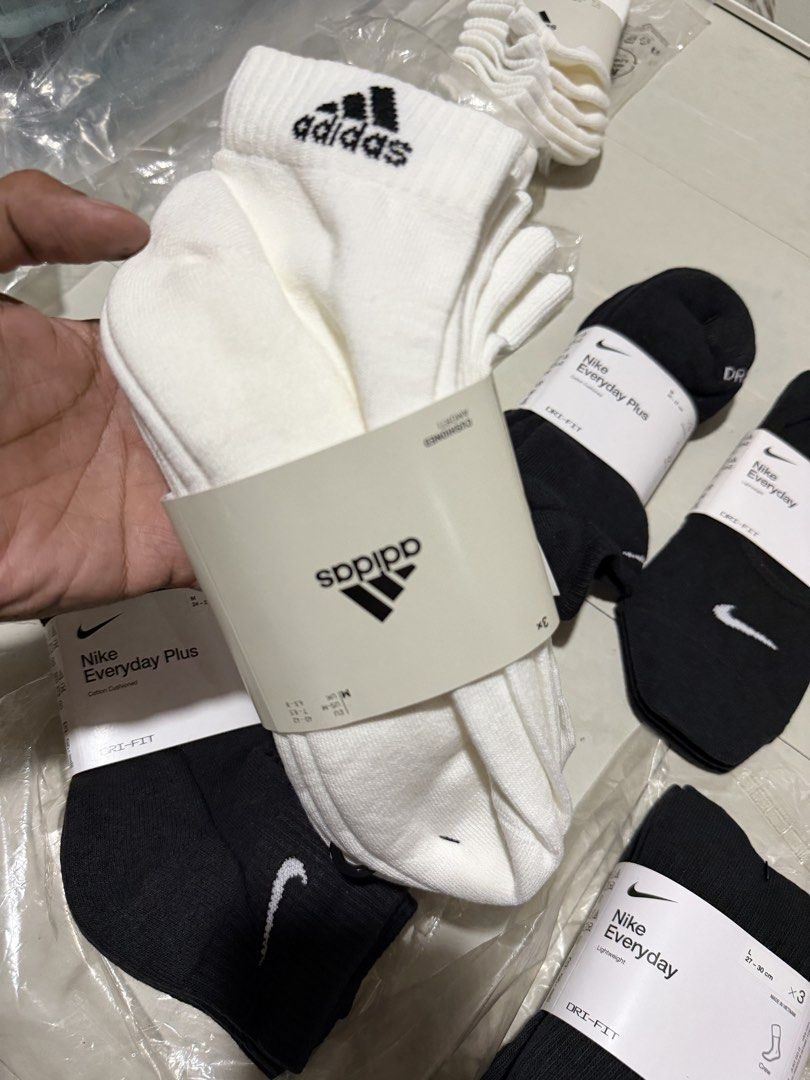 Adidas C SPW ANK 3P White/Black Socks (Category: Socks) located in Manila. Submitted by mac2foolz (Listing ID 1425421920, Image 1). Description: ❌WTS/LFB .SALE. Below SRP! 🔥 Adidas Cushioned Ankle Socks 3 Pairs White Color: White ✅ Our Price: ₱350 ❌ Retail Price: ₱600 ✔️ Brandnew 💯Authentic ✔️ Unli Lc and Vouch Ship via LBC, Lalamove , Jnt , Jrs 🚛🛵📦 Shipped Nationwide 📨📨📨 Pm me for more pic. and inquiries 🤝🤝🤝 MeetUp Around UST ESPANA M