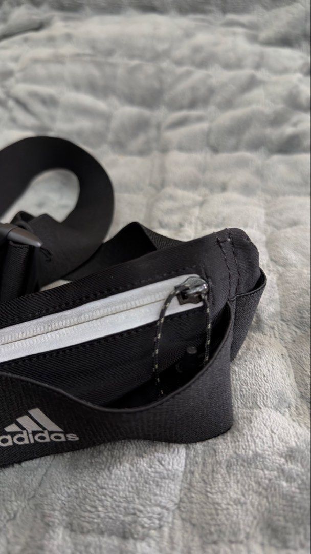 Adidas Running Waist Bag (Category: Belt bags, Clutches and Pouches) located in Alfonso. Submitted by jbcamet (Listing ID 1425307575, Image 3). Description: adida running waist bag brandnew condition.