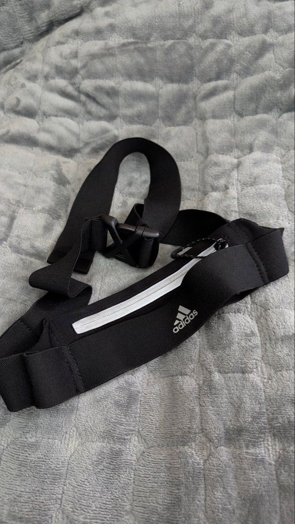 Adidas Running Waist Bag (Category: Belt bags, Clutches and Pouches) located in Alfonso. Submitted by jbcamet (Listing ID 1425307575, Image 2). Description: adida running waist bag brandnew condition.