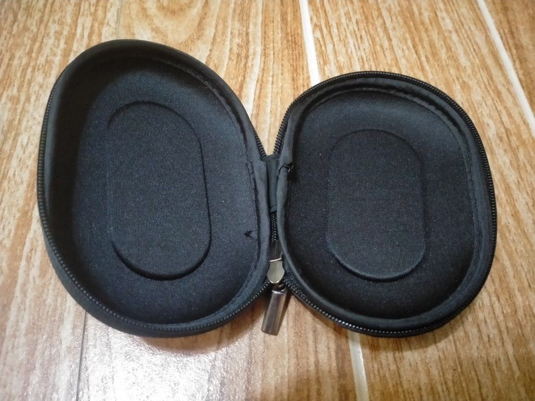 ANKER EARPHONE CASE (Category: Portable Audio Accessories) located in Cabuyao City. Submitted by Bike_Clothing10 (Listing ID 1425330250, Image 3). Description: READ FIRST.. FOR SALE: ANKER EARPHONE CASE Excellent Condition Looks New PRICE: 500 Free Shipping (J&T) PICK UP OR SHIPPING LOCATION: Cabuyao Laguna -NO COD/COP- DM📩.