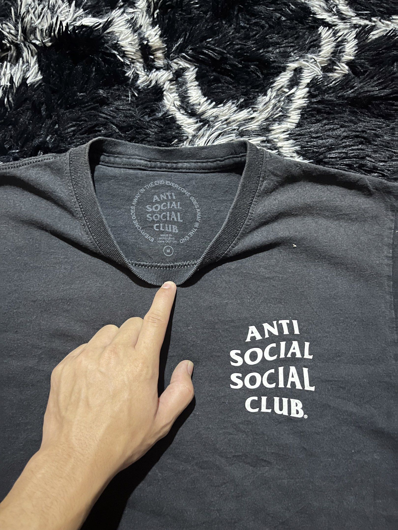 Anti Social Social Club Black Tee (Category: Tshirts & Polo Shirts ) located in Santa Cruz. Submitted by __incognito (Listing ID 1425385102, Image 2). Description: Anti social social club kkoch black tee 💋 20 width 27 length -issue none.