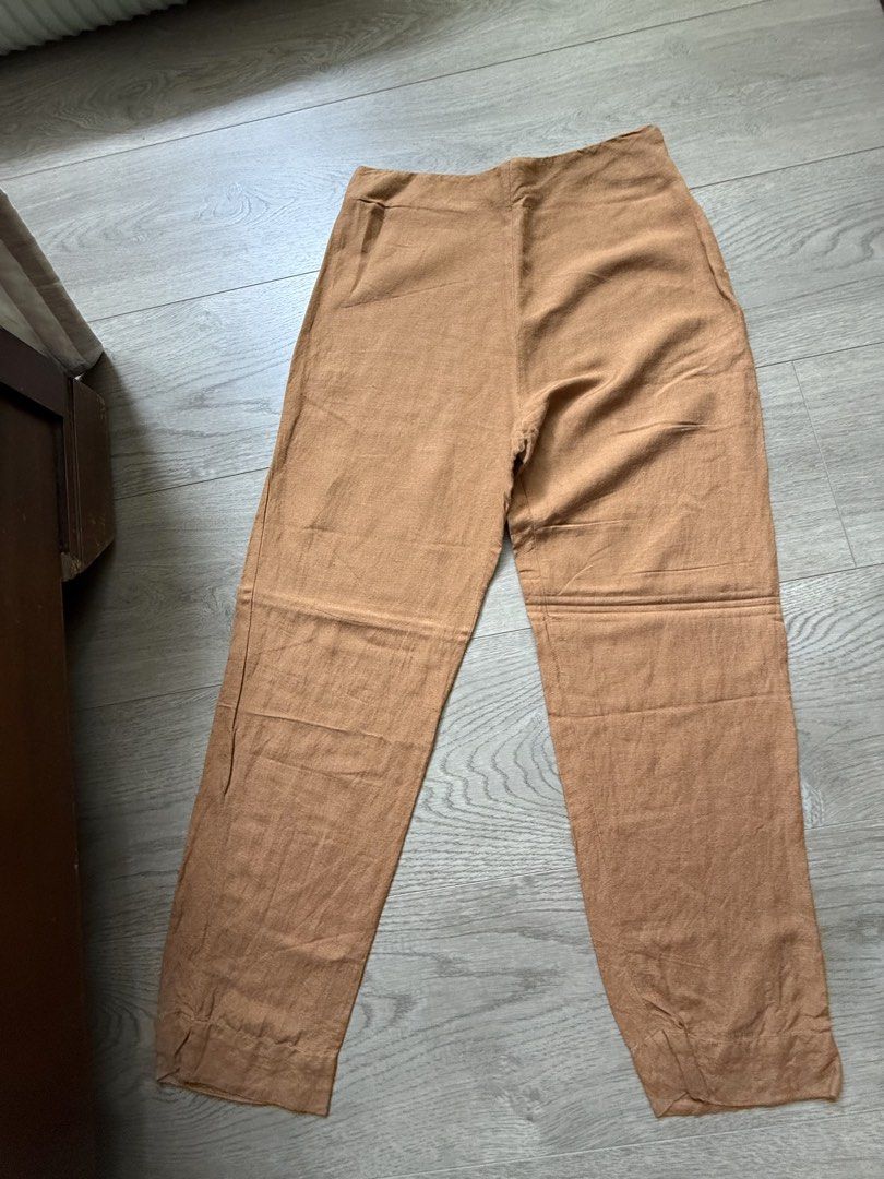 Araw XS Brown Pants (Category: Other Bottoms) located in Legazpi City. Submitted by helpmebuyandsell (Listing ID 1425338345, Image 1). Description: - Araw XS Brown Pants - Size: XS - Color: Brown - Condition: Excellent - Stylish and comfortable - Perfect for everyday wear - last price posted - no when worn - shipping via jnt only Rfs: too small .
