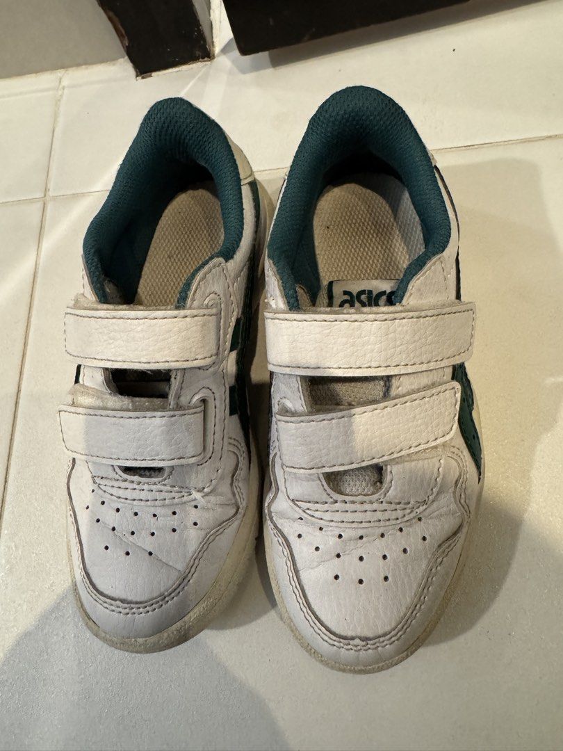 Asics Kids Velcro Shoes (Category: Babies & Kids Fashion) located in Muntinlupa City. Submitted by myabcshop (Listing ID 1425427206, Image 1). Description: RFS - decluttering and small already Bought in Japan Picture as is 💯 authentic and original .