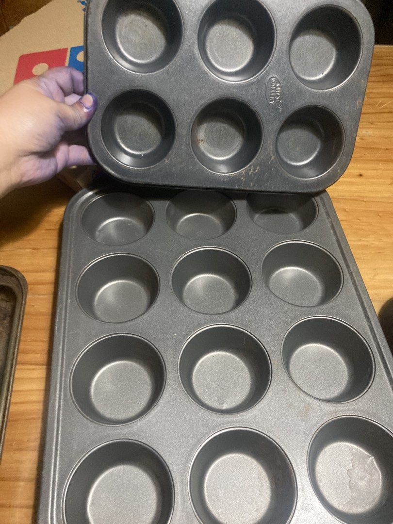 Assorted Baking Pans (Category: Bakeware) located in Antipolo. Submitted by ibskikayshop (Listing ID 1425438853, Image 3). Description: Set includes various baking pans: 2 loaf pans, 6 & 12 muffin tins, and 2 rectangular baking sheets for cookies. They are suitable for baking cakes, muffins, and other treats. The set offers a variety of sizes and shapes for different baking needs..