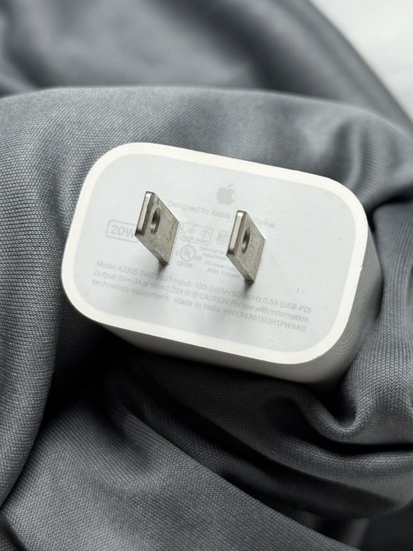 Authentic 20watts Apple Adapter Type C (Category: Chargers & Cables) located in Quezon City. Submitted by mva08 (Listing ID 1425375392, Image 2). Description: Authentic 20watts Apple Adapter Type C Spare adapter lang po masyado ng marami di na nagagamit 100% original check mo na lang reviews ko dito 🙂 ₱800 - slightly used only Lalamove pick up Diliman QC pwede mo rin pick upin sa house ko .