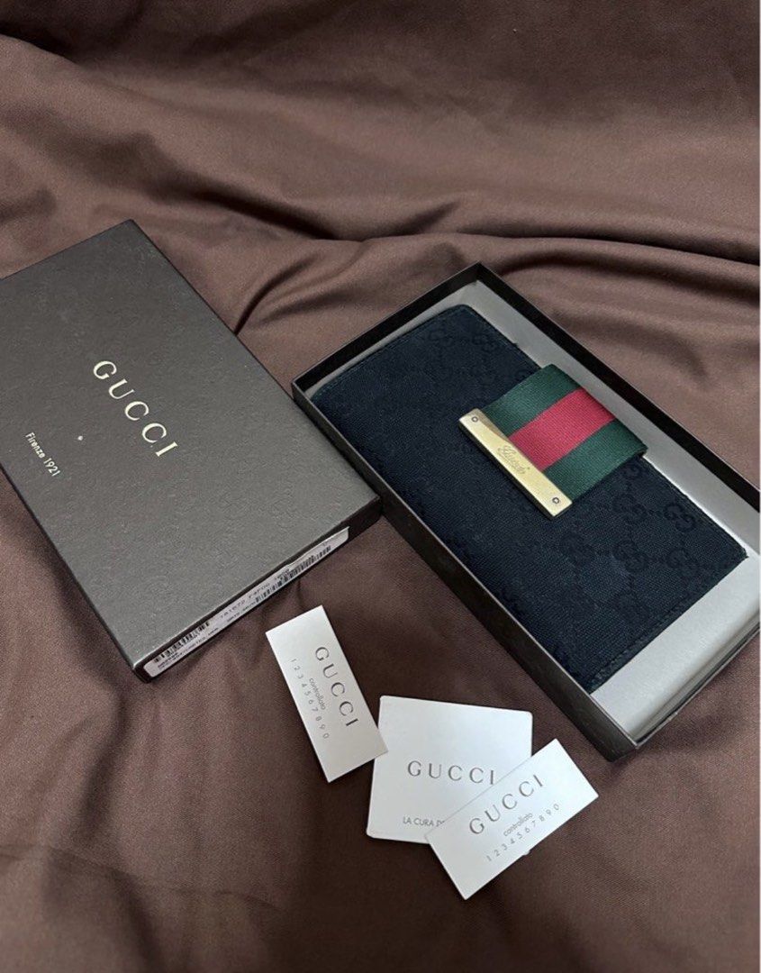 Authentic GUCCI BiFold Wallet (Category: Luxury Bags & Wallets) located in Cavite. Submitted by trendydotnet (Listing ID 1425257992, Image 1). Description: READ BELOW! SWIPE➡️ PHOTO DETAILS 🔍ITEM GUARANTEED 💯% AUTHENTIC Authentic GUCCI Bifold Wallet With Box and Card Only - 14 Card Slots - Visible Hairlines in gold hardware - No cracks/tear in the leather part (Inside) - Signs of usage as commonly seen in preloved items. - Has a small dark stai