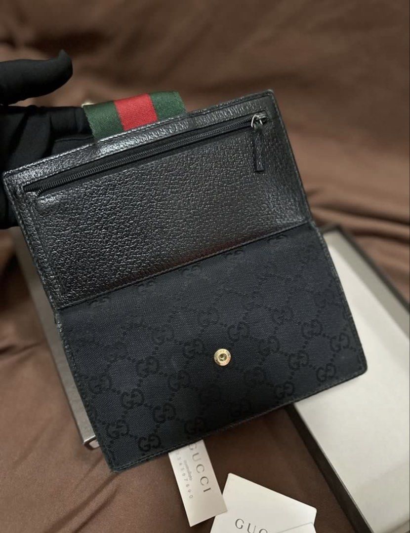 Authentic GUCCI BiFold Wallet (Category: Luxury Bags & Wallets) located in Cavite. Submitted by trendydotnet (Listing ID 1425257992, Image 3). Description: READ BELOW! SWIPE➡️ PHOTO DETAILS 🔍ITEM GUARANTEED 💯% AUTHENTIC Authentic GUCCI Bifold Wallet With Box and Card Only - 14 Card Slots - Visible Hairlines in gold hardware - No cracks/tear in the leather part (Inside) - Signs of usage as commonly seen in preloved items. - Has a small dark stai
