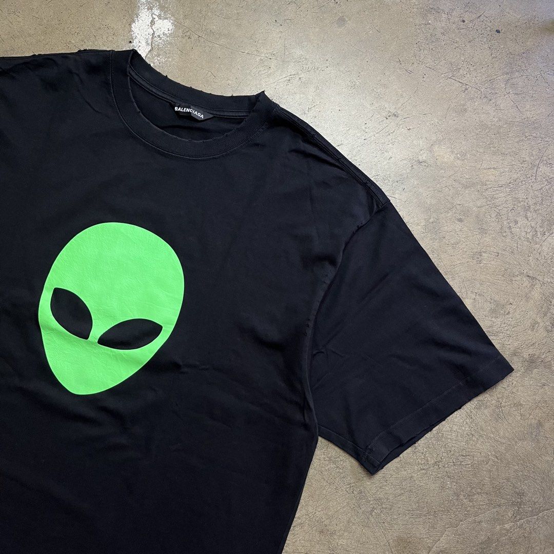 Balenciaga Alien Print T-shirt (Category: Tshirts & Polo Shirts ) located in Iloilo. Submitted by 5k.archives (Listing ID 1425265502, Image 2). Description: Balenciaga Alien Tee - Large - XL - No issue - 25 width / 30 length.