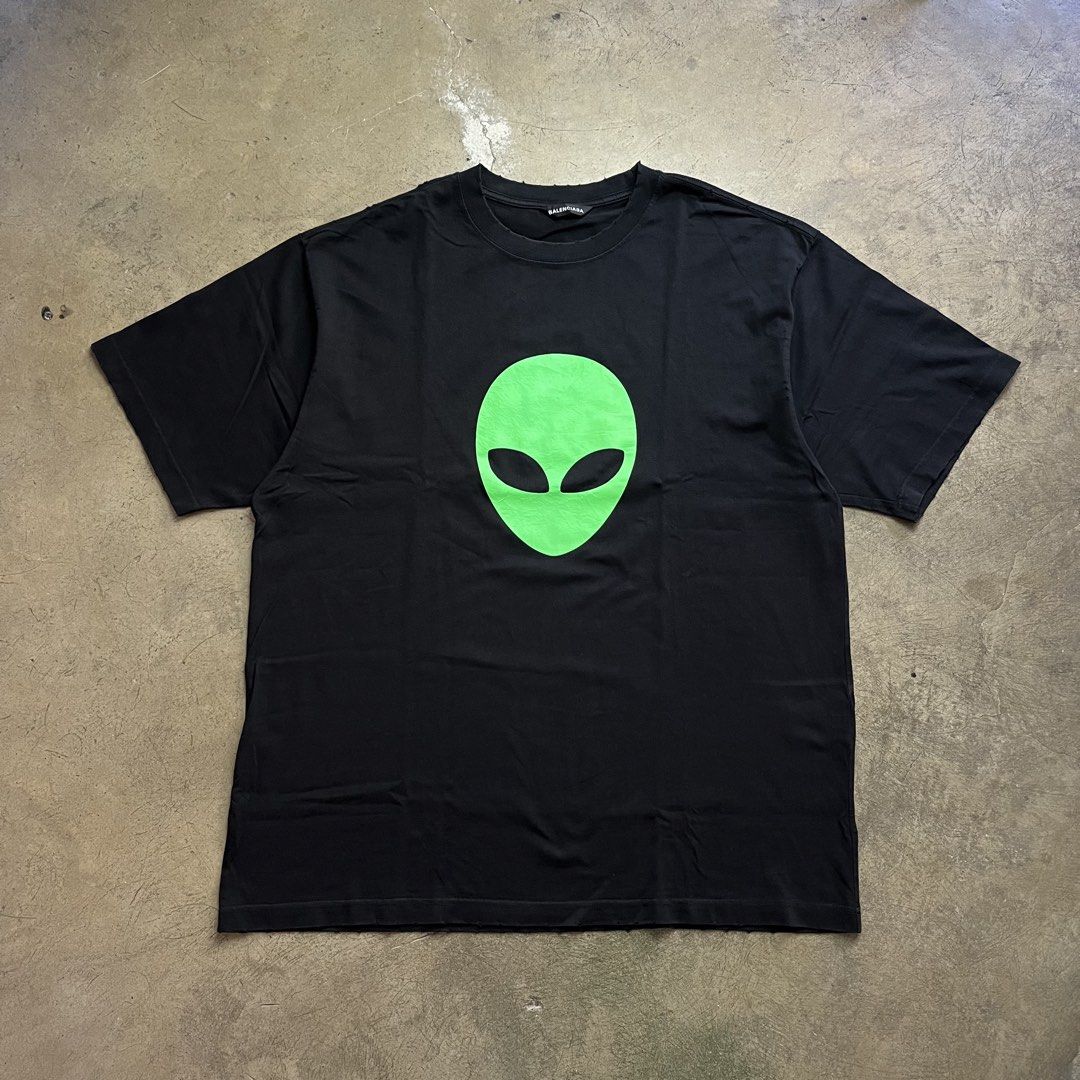 Balenciaga Alien Print T-shirt (Category: Tshirts & Polo Shirts ) located in Iloilo. Submitted by 5k.archives (Listing ID 1425265502, Image 1). Description: Balenciaga Alien Tee - Large - XL - No issue - 25 width / 30 length.