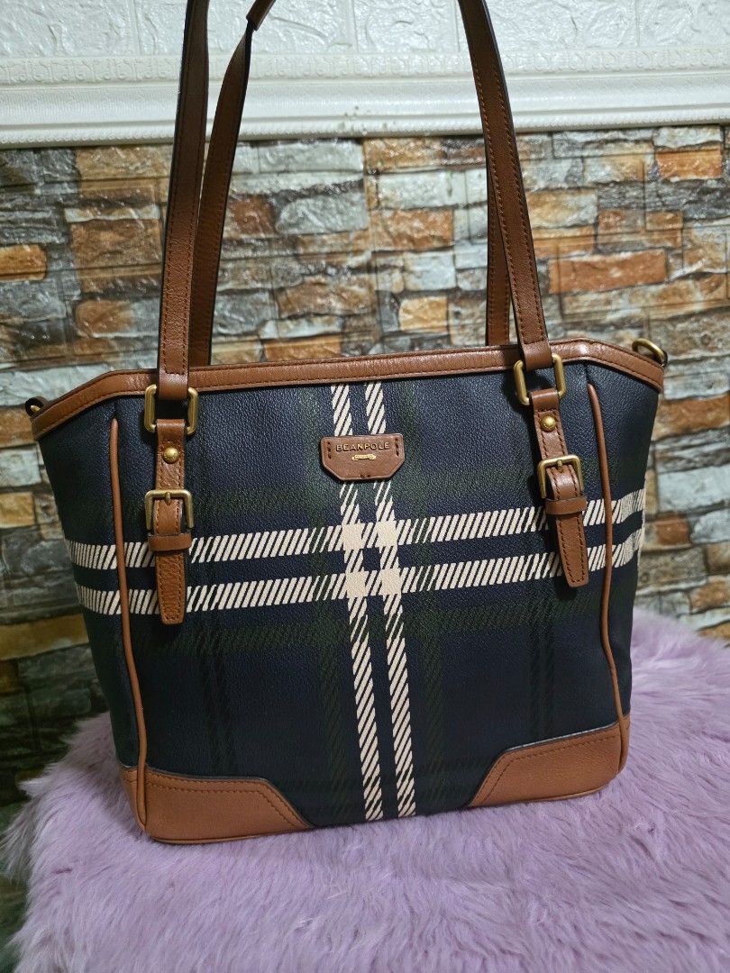 [SALE] Beanpole tote bag (Category: Tote Bags) located in Binan City. Submitted by elli.etcetera (Listing ID 1425392929, Image 1). Description: MOP: GCASH, MAYA OR BANK TRANSFER MOD: J&T, LALAMOVE OR FLASH.