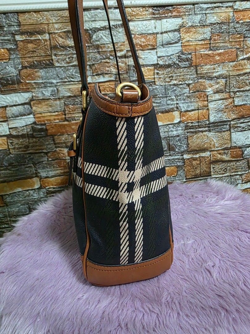 [SALE] Beanpole tote bag (Category: Tote Bags) located in Binan City. Submitted by elli.etcetera (Listing ID 1425392929, Image 3). Description: MOP: GCASH, MAYA OR BANK TRANSFER MOD: J&T, LALAMOVE OR FLASH.