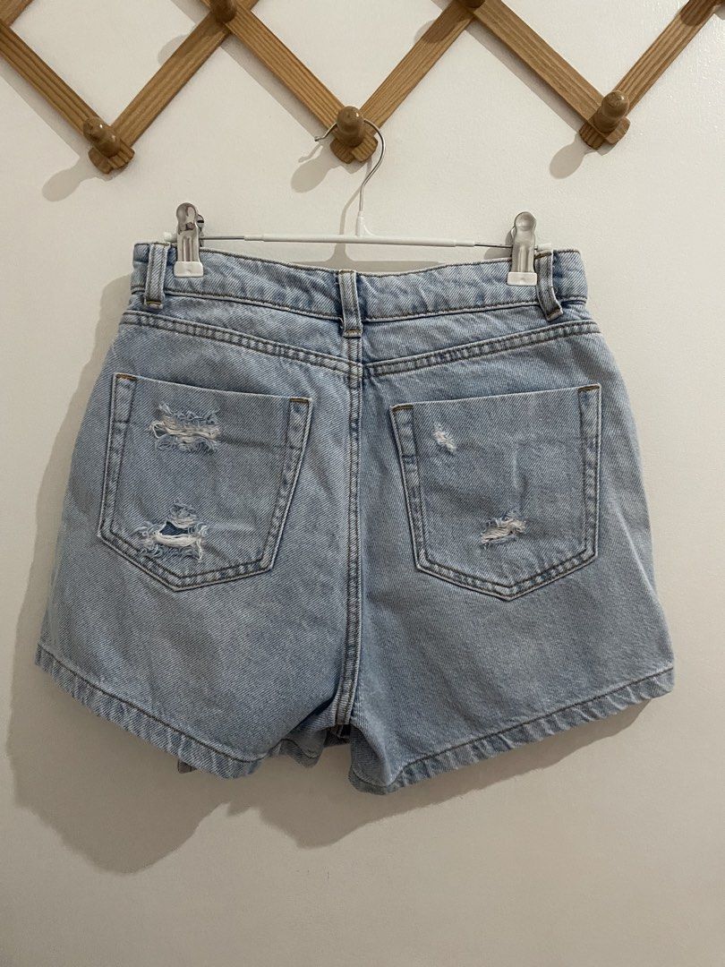 Bershka Denim Skort Shorts (Category: Shorts) located in Makati City. Submitted by the.archives (Listing ID 1425369241, Image 2). Description: .