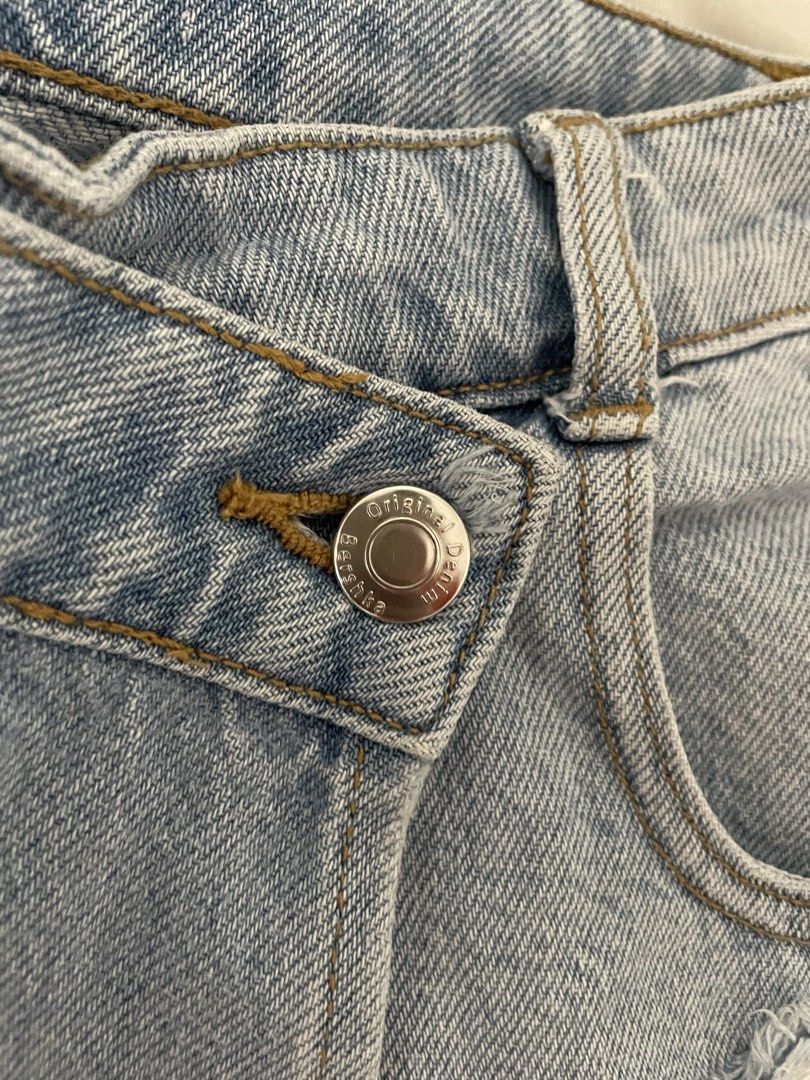 Bershka Denim Skort Shorts (Category: Shorts) located in Makati City. Submitted by the.archives (Listing ID 1425369241, Image 3). Description: .