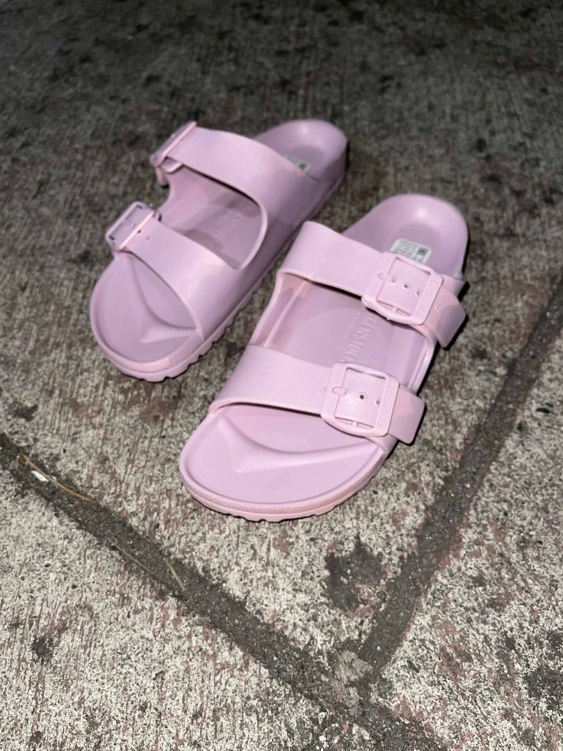 Birkenstock Arizona Sandals (Category: Flats & Sandals) located in Mandaluyong City. Submitted by im7788 (Listing ID 1425260830, Image 1). Description: Available Size 6 to 8.