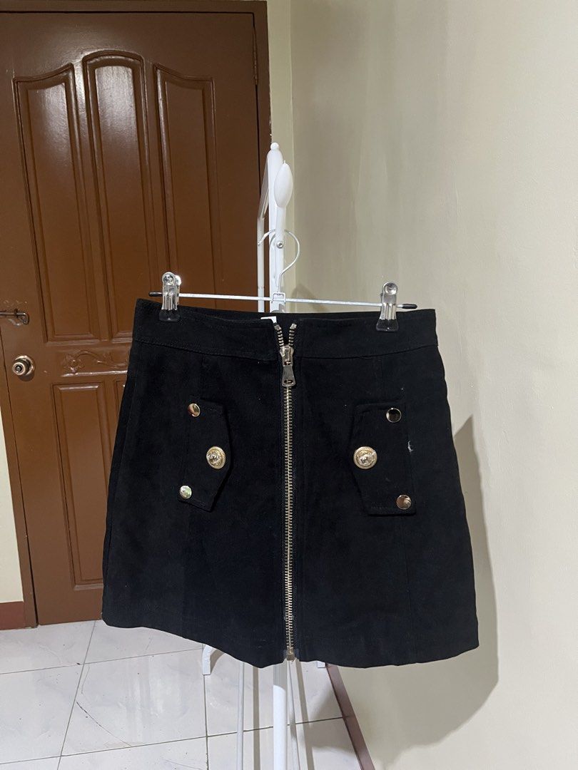 Black Mini Skirt with Gold Buttons (Category: Skirts) located in Manila. Submitted by msmarison (Listing ID 1425381979, Image 1). Description: 🌷 Decluttering 🌷 Black Skirt • Size: 25 • Length: 14 inches 📍 Location: Lipa, Batangas 📦 Shipping: Available via J&T Express Note: Personally used; most items were worn only once or twice. 💌 Interested? Send me a DM here or on IG: @msmarison (black top profile)..