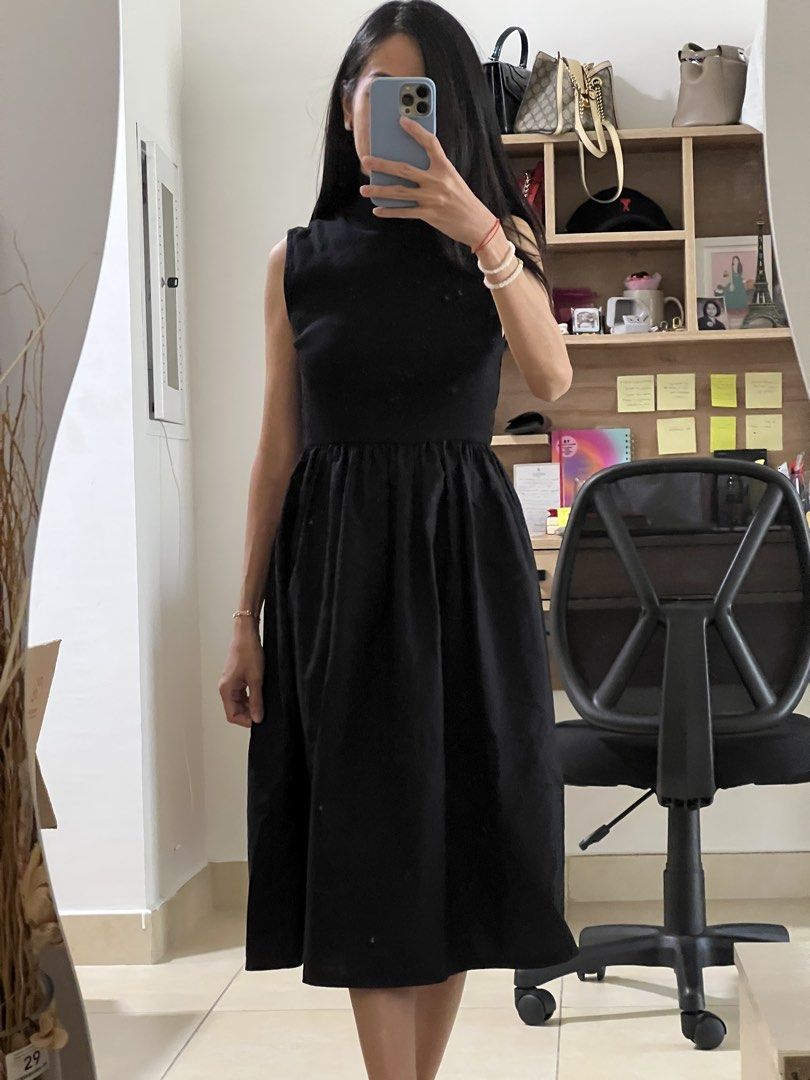 Black Sleeveless Dress (Category: Dresses) located in Santa Cruz. Submitted by beautsbees (Listing ID 1425423517, Image 1). Description: Black sleeveless dress. It has a high neckline and a fitted bodice that flares out into a midi-length skirt. It's a versatile piece that can be dressed up or down..