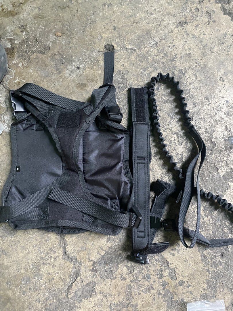 Black Tactical Vest (Category: Vests) located in Caloocan City. Submitted by younghov888 (Listing ID 1421524477, Image 3). Description: - Black tactical vest - Multiple pouches and compartments - Includes extra components - Adjustable straps and buckles - Durable, heavy-duty material.