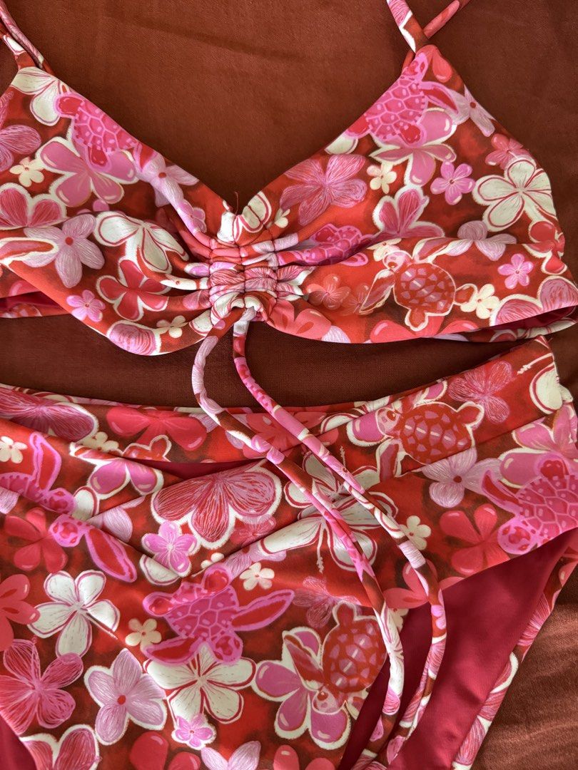 Blackbough Red Pink Floral Bikini Set (Category: Bikinis & Swimsuits) located in Mandaluyong City. Submitted by ndclutters (Listing ID 1425253419, Image 2). Description: - Blackbough bikini set - Red and pink floral print - Size: Small .