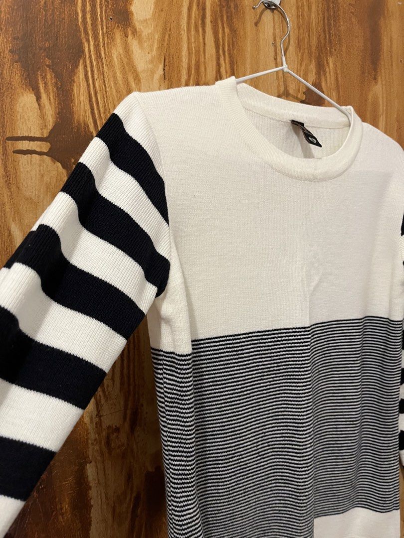 BNY JEANS CO. STRIPED SWEATER (Category: Longsleeves) located in Bulacan. Submitted by neiijj (Listing ID 1425436789, Image 3). Description: ORIGINAL ‼️‼️ DECLUTTERING / PERSONAL USED ONLY -Negotiable for sure buyer ‼️ -White with black striped -Still good condition -Size: S-M -Used Twice only -Bought it for 1,300 Im selling it for 500 nego for sure buyer .