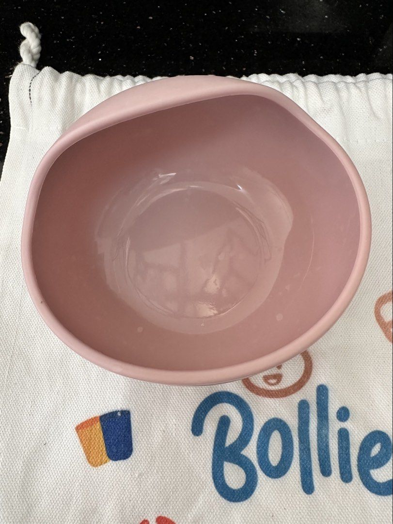 Bollie Baby Feeding Set (Category: Weaning & Toddler Feeding) located in Los Banos. Submitted by j.d.s. (Listing ID 1425310032, Image 3). Description: Bollie Baby feeding set includes a divided plate with a lid, a bowl, a bib, and a spoon and fork set. The set comes with a drawstring bag for storage. All items are in a soft pink color. The bib has a pocket to catch food..