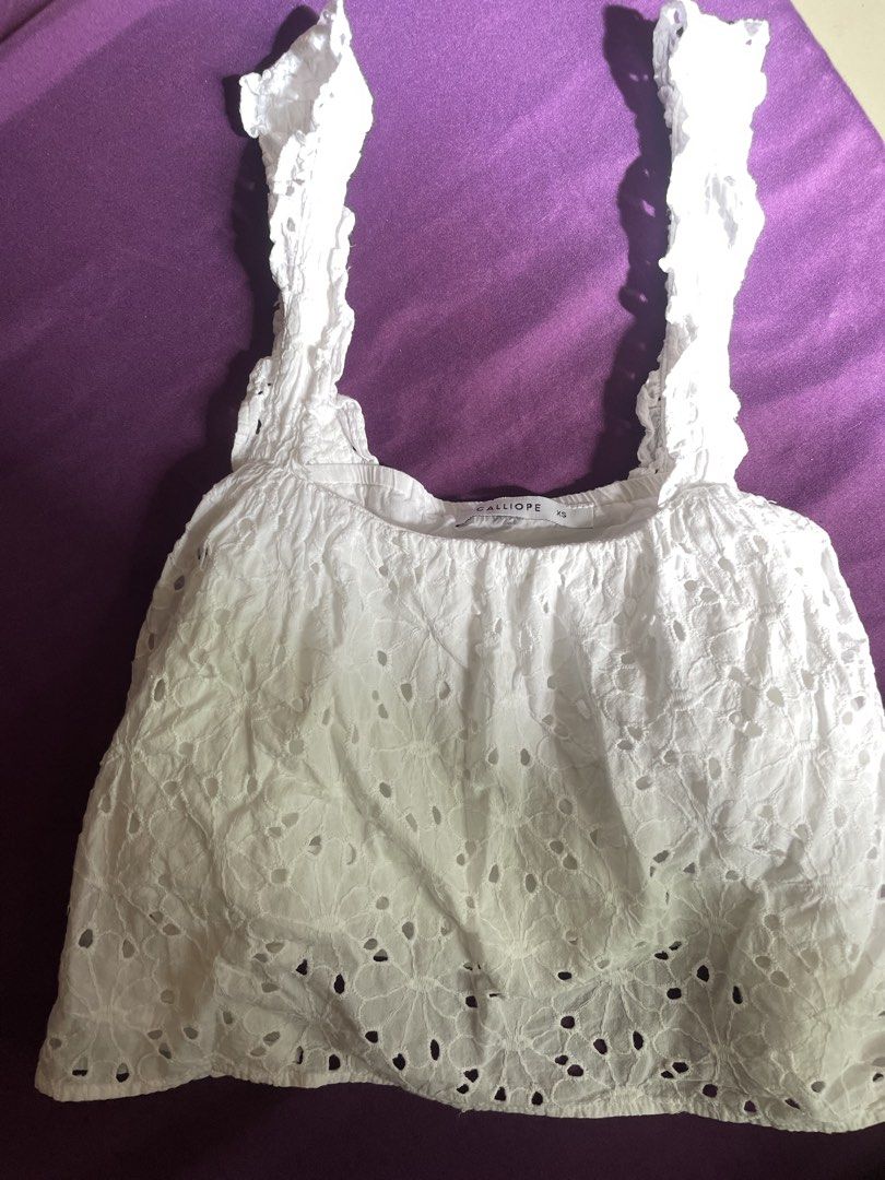 Calliope White Eyelet Crop Top XS (Category: Sleeveless) located in Mandaluyong City. Submitted by pechut.17 (Listing ID 1425312281, Image 1). Description: .