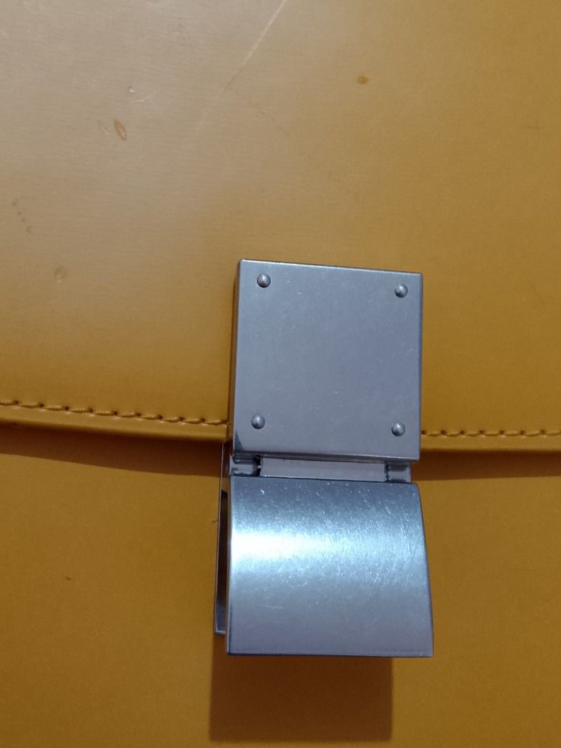 Celine classic box bag (Category: Luxury Bags & Wallets) located in Roxas City. Submitted by tabot (Listing ID 1425341693, Image 3). Description: -ukay2x source -clean inside and out -multiple compartments -medium size -has some minor sign of usage, see last 2 photos .