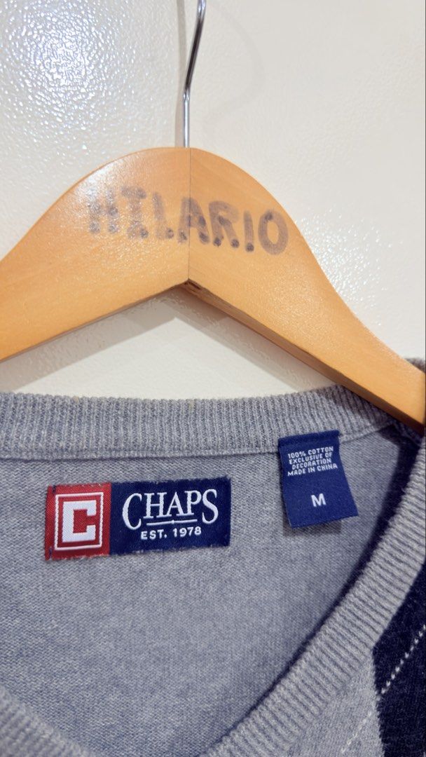 Chaps Argyle V-Neck Vest (Category: Vests) located in San Pedro. Submitted by hilari0s-thrift (Listing ID 1425413329, Image 2). Description: Chaps Knitted Vest Excellent condition Color rate 9.5/10 No issue Size Medium ontag Width 19 Length 26.5 • 250+df.