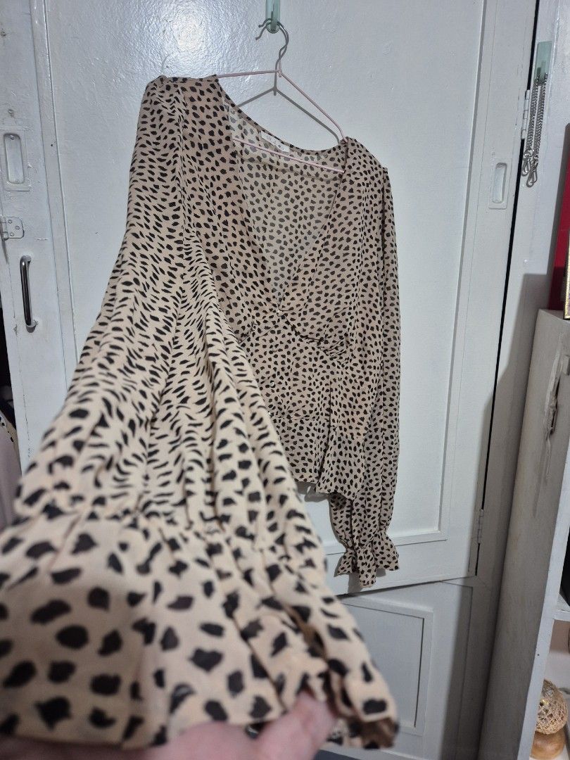 Cheetah Print Blouse (Category: Blouses) located in Quezon City. Submitted by conchicken (Listing ID 1425422282, Image 3). Description: never worn large xl.