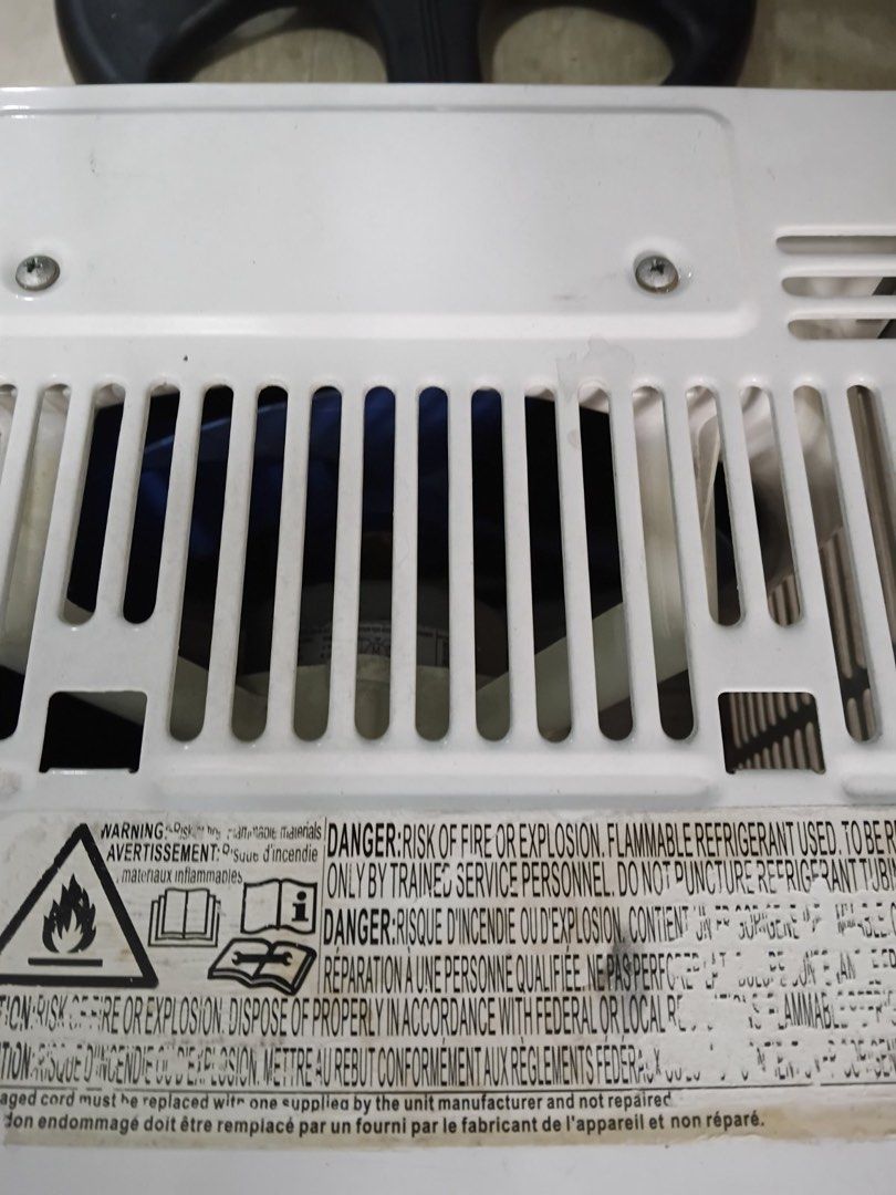Coocaa Window Type Air Conditioner Non inverter (Category: Air Conditioning and Heating) located in Paranaque City. Submitted by estheeeer (Listing ID 1425306672, Image 2). Description: 0.6 HP Brand: Coocaa Rfs: moving 🚚.