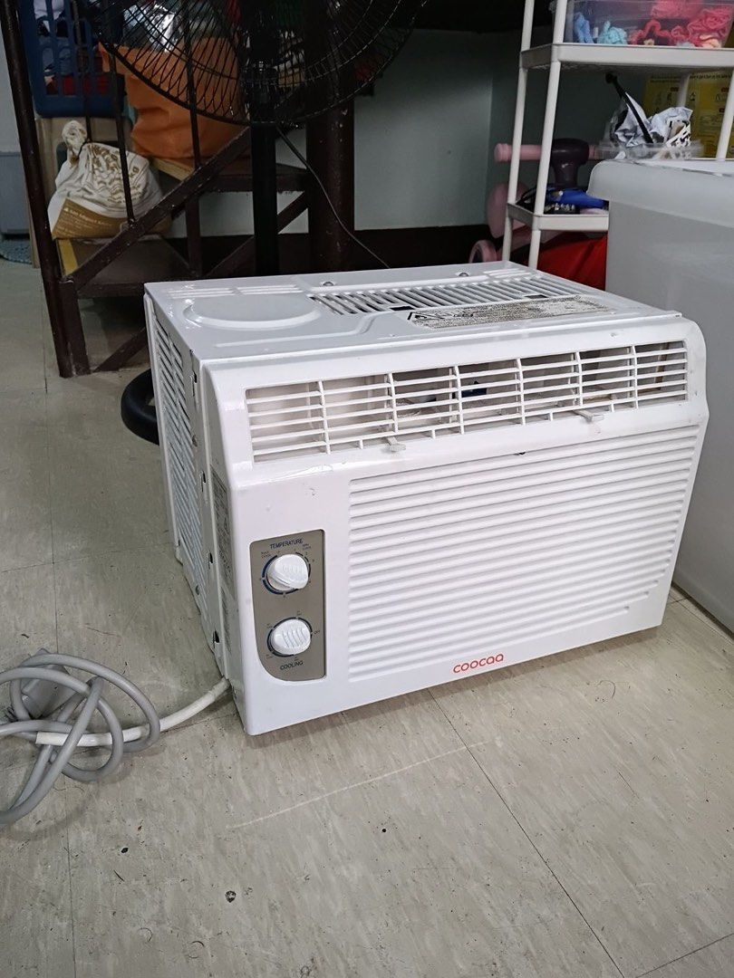 Coocaa Window Type Air Conditioner Non inverter (Category: Air Conditioning and Heating) located in Paranaque City. Submitted by estheeeer (Listing ID 1425306672, Image 1). Description: 0.6 HP Brand: Coocaa Rfs: moving 🚚.