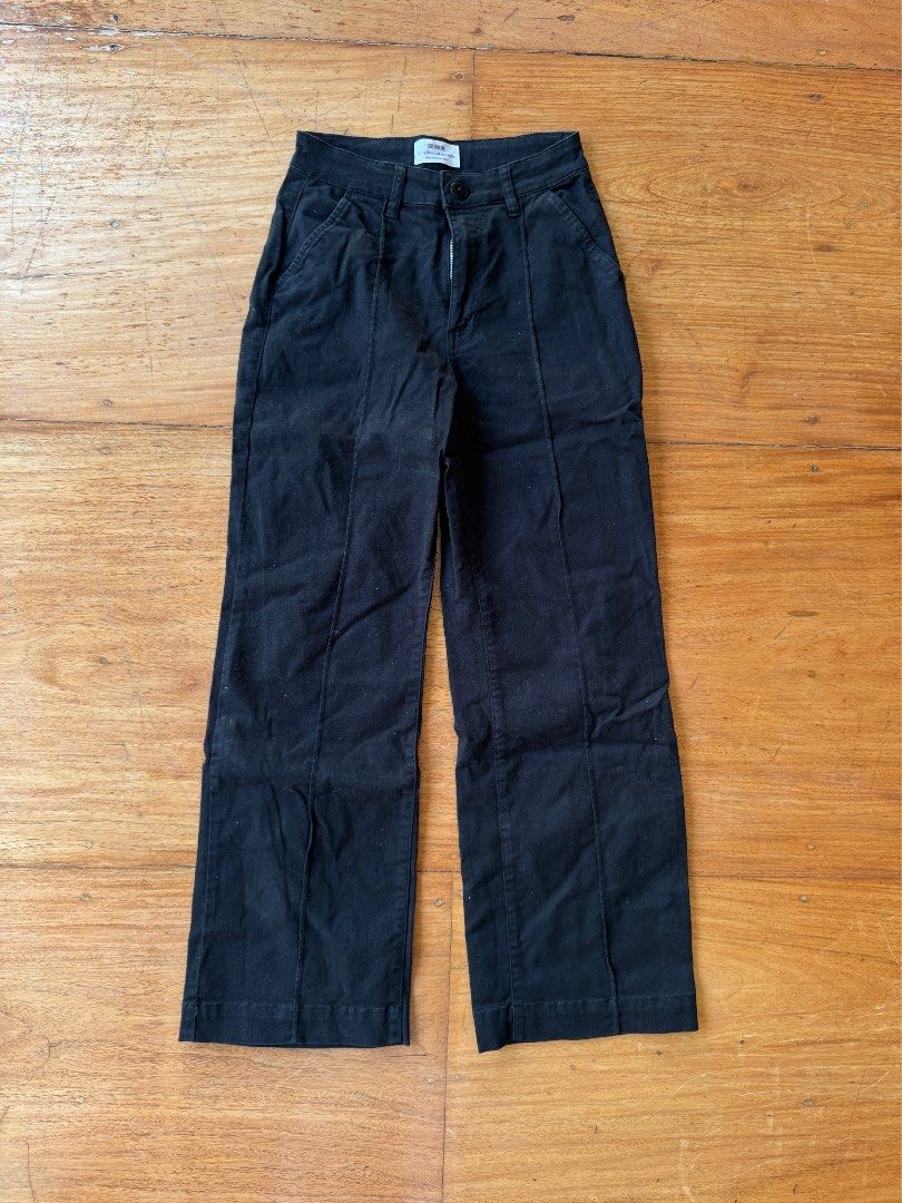 Cotton On Black Pants (Category: Jeans) located in Makati City. Submitted by jmieiii (Listing ID 1425350072, Image 1). Description: .