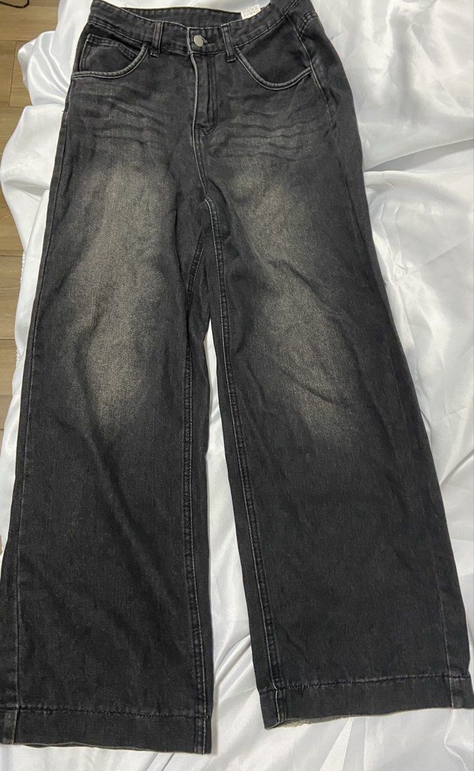 Dazy Wide Leg Jeans - Size M (Category: Jeans) located in Balanga. Submitted by d1038381 (Listing ID 1425391515, Image 1). Description: waist size: 25-28 in hip size: 39.4 in length: 40.6 in inseam: 29.1 in thigh: 25.2 in.