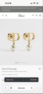 (Category: ) located in . Submitted by clearmywardrobe01 (Listing ID 1425407628, Image 1). Description: .