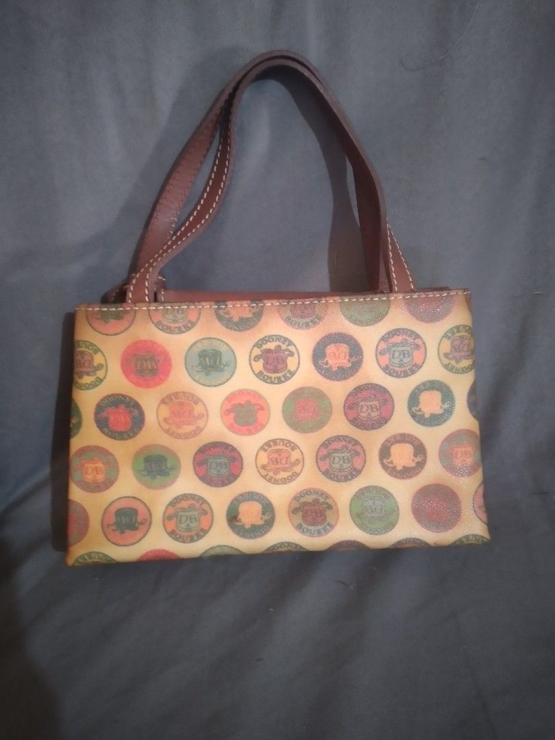 Dooney & Bourke Medallion Tiny Handbag (Category: Luxury Bags & Wallets) located in Pasig City. Submitted by aecollection03 (Listing ID 1425342378, Image 2). Description: 8"W 5"H.