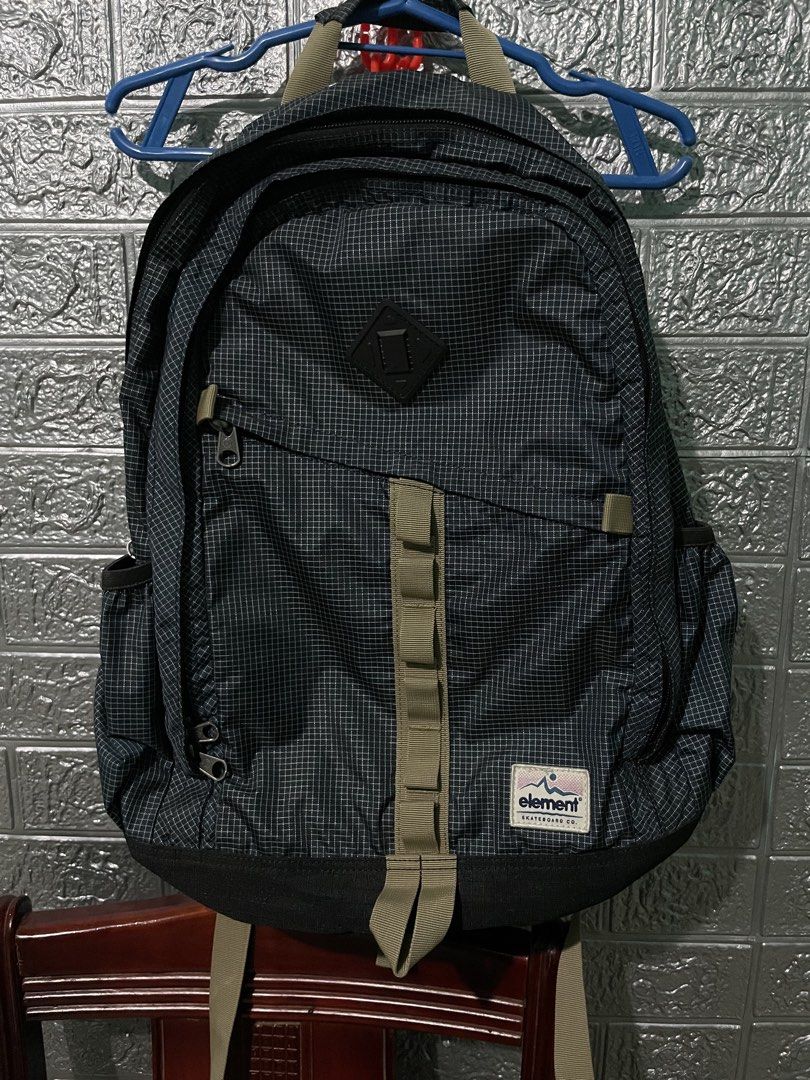 Element Checkered Plaid Hiking Tactical Skate Y2k Backpack (Category: Backpacks) located in San Fernando. Submitted by capt.swag (Listing ID 1425389603, Image 1). Description: 19x14 Length by Width regular school backpack or everyday use signs of usage and na seperate ko ung zipper sa upper part, maayos pa, ikabit niyo nalang po haha😹.