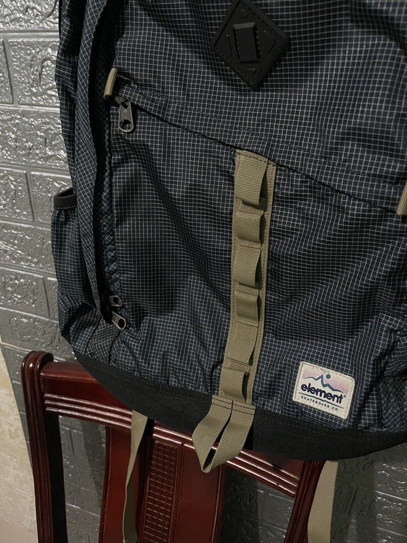 Element Checkered Plaid Hiking Tactical Skate Y2k Backpack (Category: Backpacks) located in San Fernando. Submitted by capt.swag (Listing ID 1425389603, Image 2). Description: 19x14 Length by Width regular school backpack or everyday use signs of usage and na seperate ko ung zipper sa upper part, maayos pa, ikabit niyo nalang po haha😹.