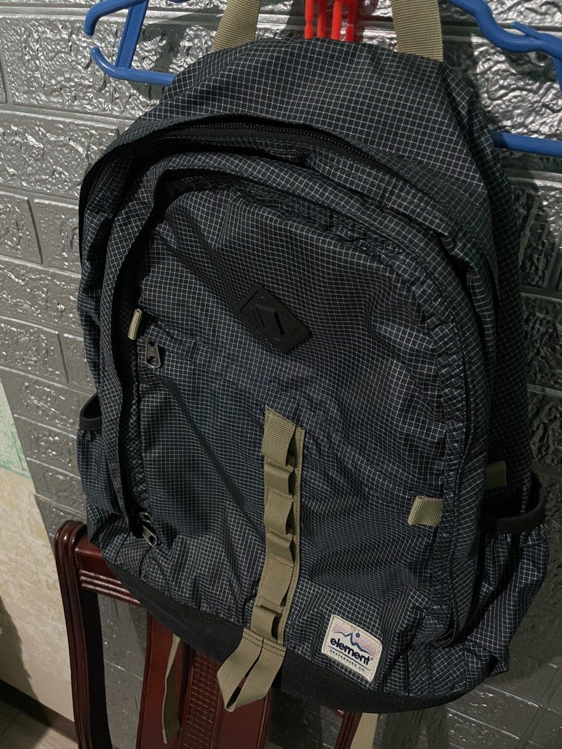 Element Checkered Plaid Hiking Tactical Skate Y2k Backpack (Category: Backpacks) located in San Fernando. Submitted by capt.swag (Listing ID 1425389603, Image 3). Description: 19x14 Length by Width regular school backpack or everyday use signs of usage and na seperate ko ung zipper sa upper part, maayos pa, ikabit niyo nalang po haha😹.
