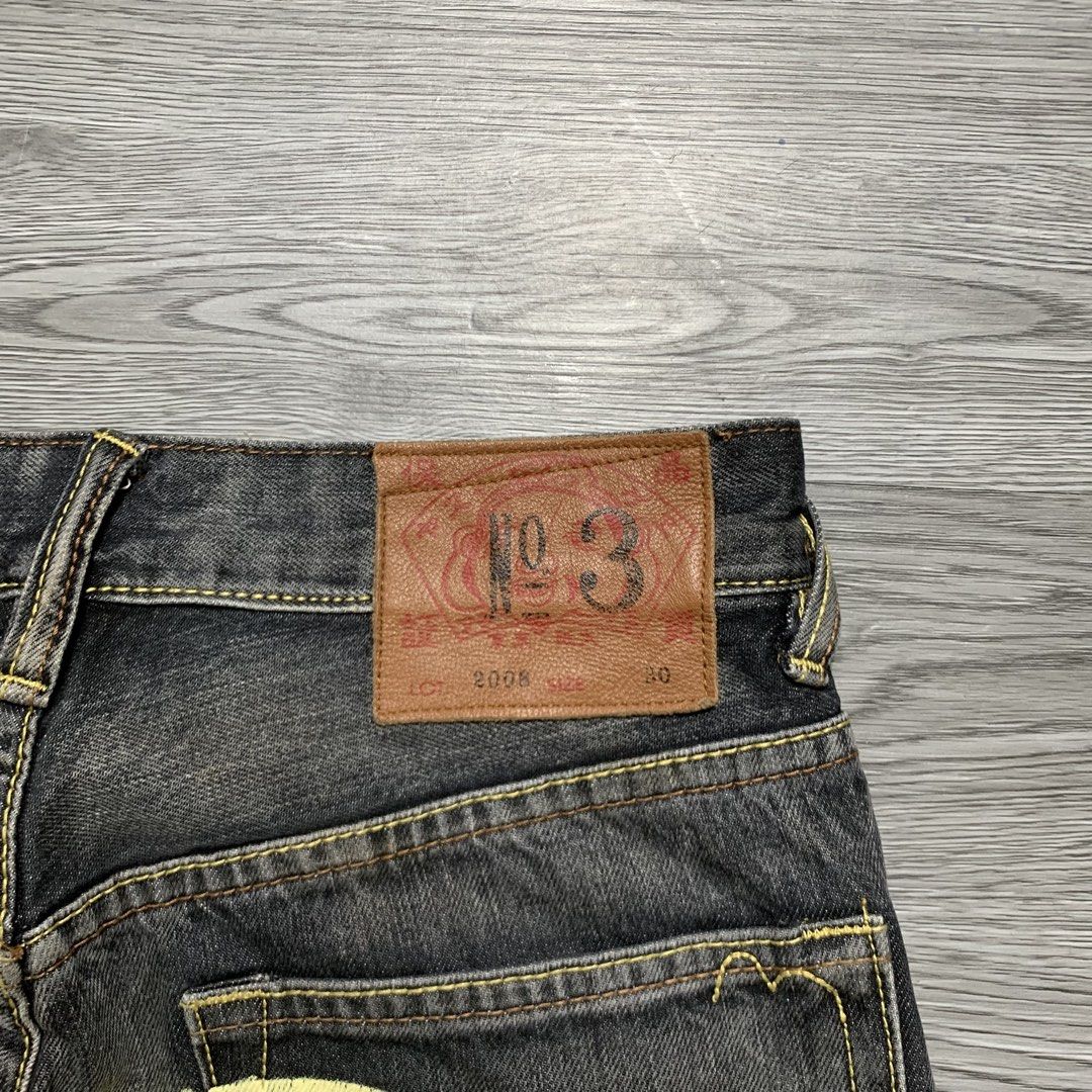 EVISU DAICOCK JORTS (Category: Jeans) located in Manila. Submitted by 02m_finds (Listing ID 1425398219, Image 3). Description: EVISU DAICOCK JORTS GOOD CONDITION ISSUE : PRINT 30 WAIST 21 LENGTH .