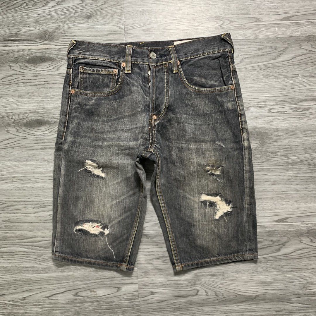 EVISU DAICOCK JORTS (Category: Jeans) located in Manila. Submitted by 02m_finds (Listing ID 1425398219, Image 2). Description: EVISU DAICOCK JORTS GOOD CONDITION ISSUE : PRINT 30 WAIST 21 LENGTH .