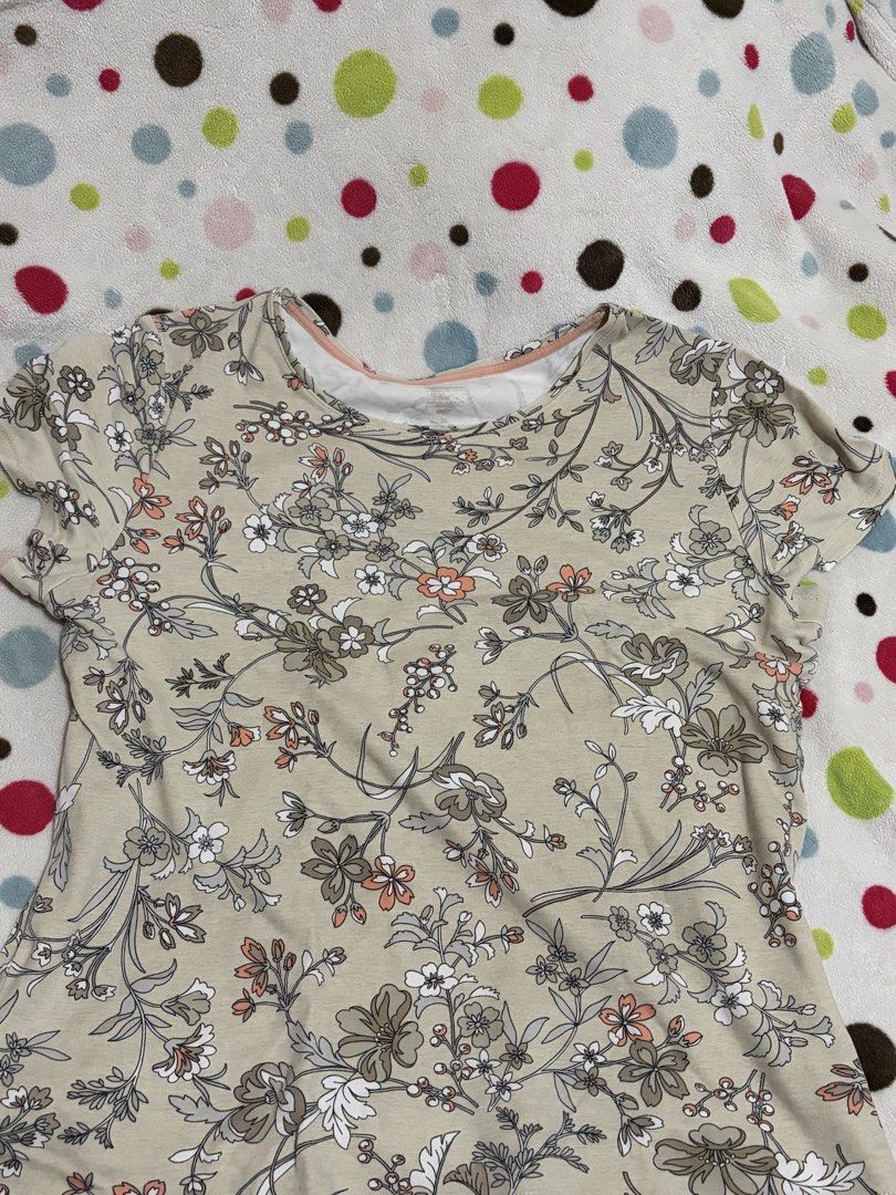 Floral Print T-shirt (Category: Tshirts & Polo Shirts ) located in Binan City. Submitted by sikeak21 (Listing ID 1425362826, Image 1). Description: .
