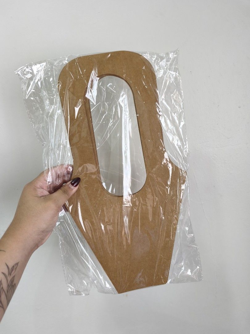 Flower Kraft Paper Gift Basket with Handle (Category: Storage Boxes & Baskets) located in Antipolo. Submitted by k8dclttr (Listing ID 1425282612, Image 2). Description: Sealed, unused kraft flower bag 4 packs. 99 each pack..