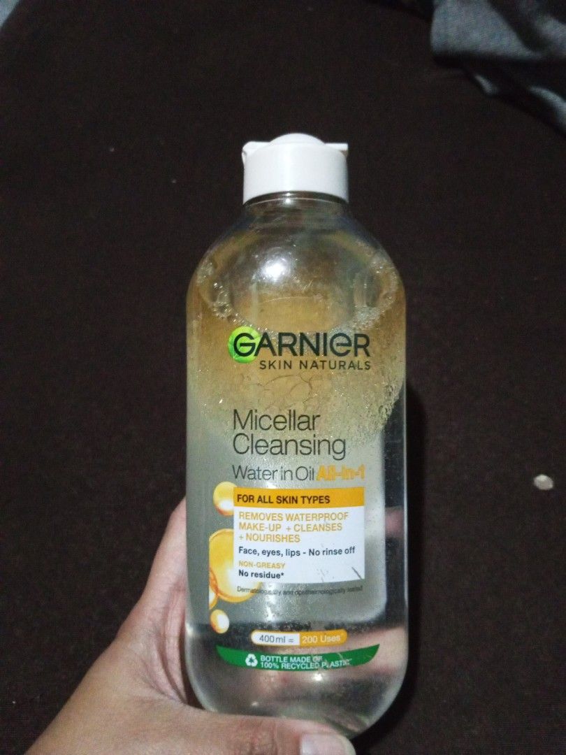 Garnier Micellar Cleansing Water in Oil (Category: Face Care) located in Las Pinas. Submitted by apsmahusay2 (Listing ID 1425283545, Image 1). Description: Garnier Micellar Cleansing Water in Oil for all skin types. Removes waterproof make-up, cleanses, and nourishes. Suitable for face, eyes, and lips. No rinse off needed. Contains 400ml, equivalent to 200 uses. Bottle made of 100% recycled plastic..