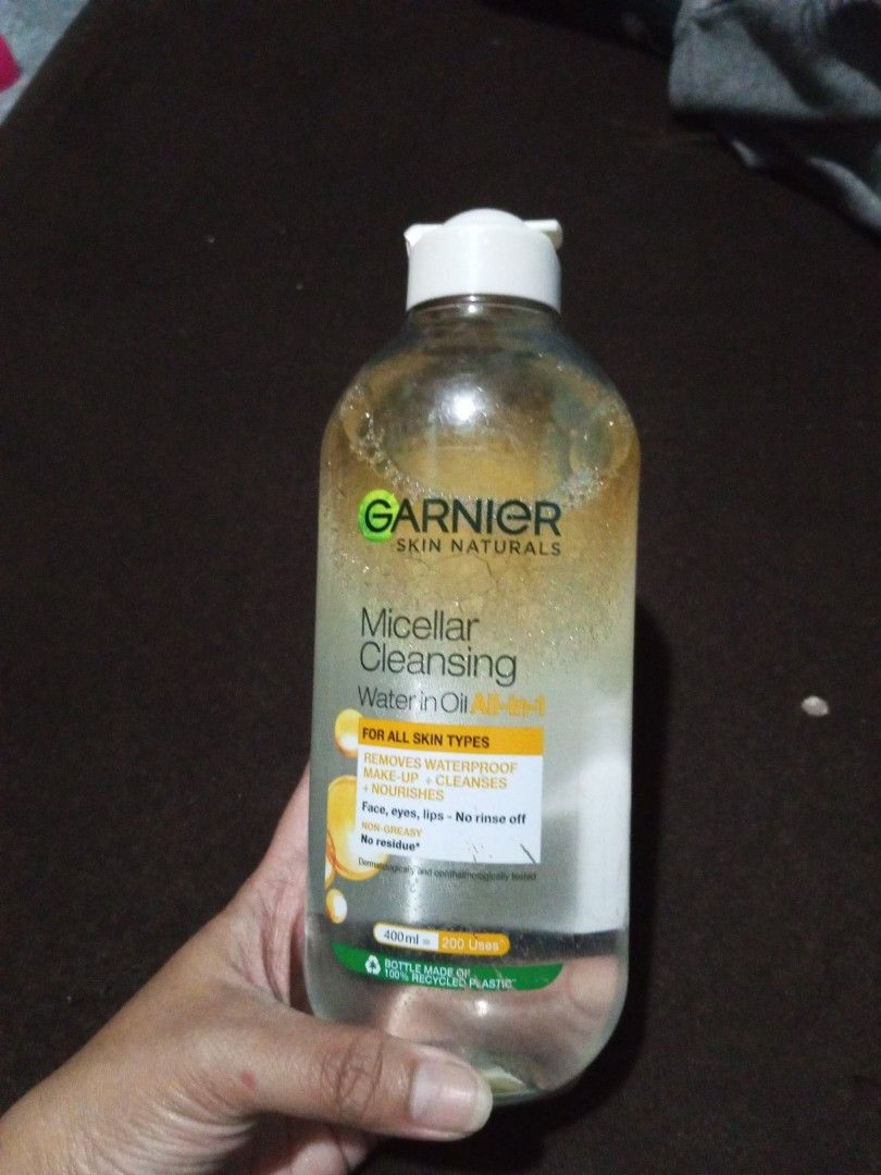 Garnier Micellar Cleansing Water in Oil (Category: Face Care) located in Las Pinas. Submitted by apsmahusay2 (Listing ID 1425283545, Image 2). Description: Garnier Micellar Cleansing Water in Oil for all skin types. Removes waterproof make-up, cleanses, and nourishes. Suitable for face, eyes, and lips. No rinse off needed. Contains 400ml, equivalent to 200 uses. Bottle made of 100% recycled plastic..