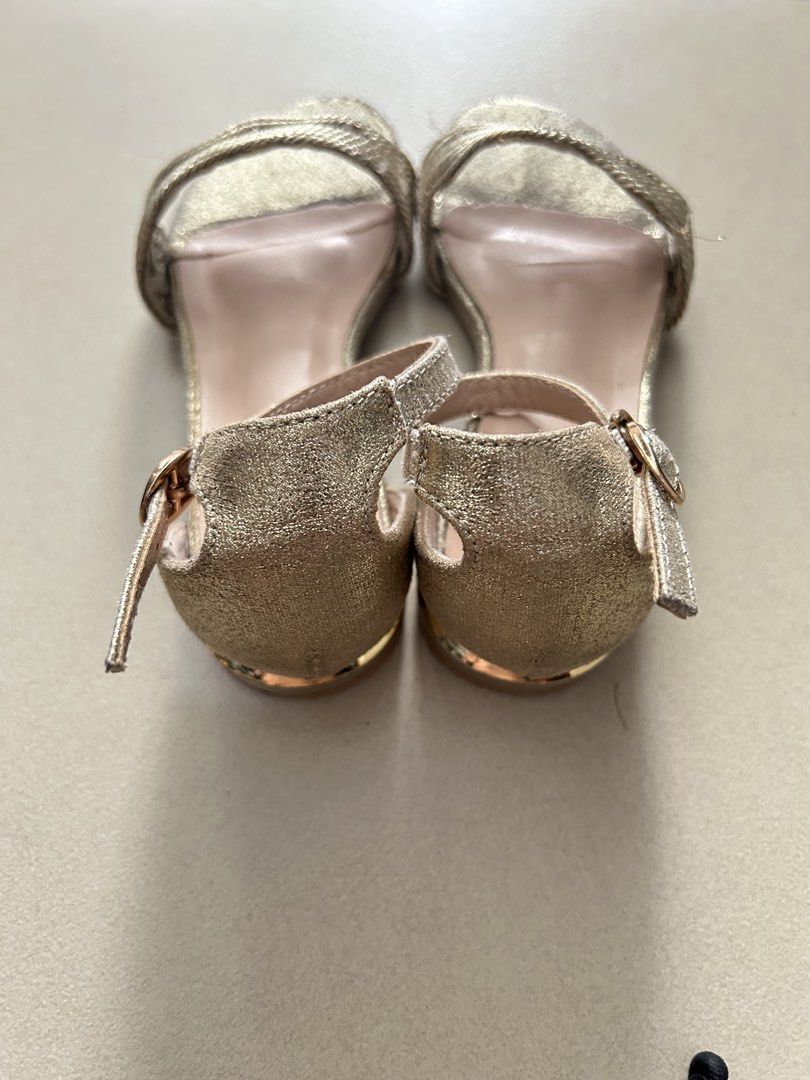 Gibi Kids Gold Sandals Size 28 (Category: Babies & Kids Fashion) located in Quezon City. Submitted by pnmpreloved (Listing ID 1425315717, Image 3). Description: • 100% authentic, no box available • Well used, with slight signs of wear, but still in good condition • Size 28 in Kids • Gold in color with ankle strap .
