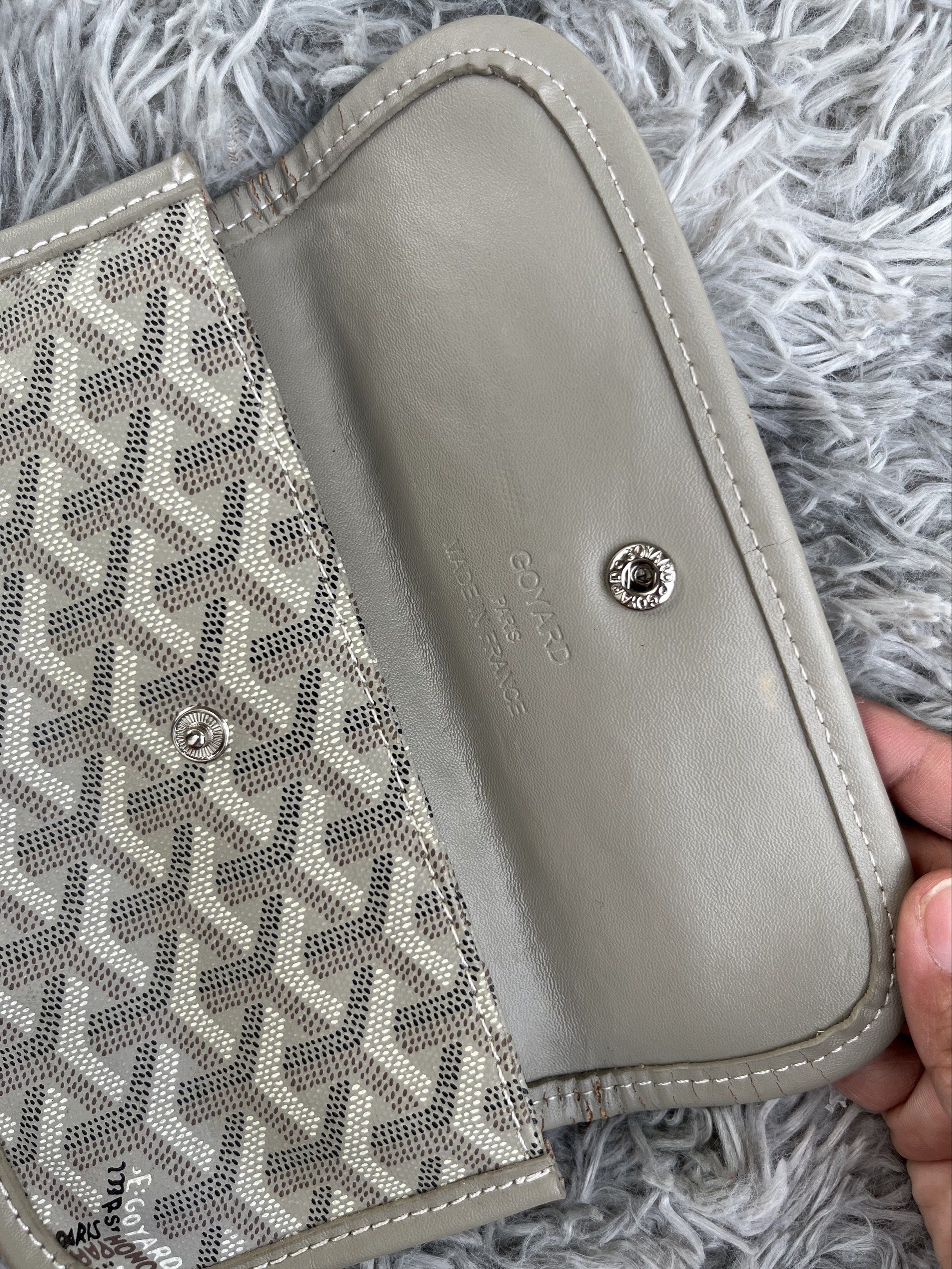 GOYARD POUCH WALLET (Category: Luxury Bags & Wallets) located in Bulacan. Submitted by letsfindukaywithme (Listing ID 1425281783, Image 3). Description: Goyard pouch wallet Minimal leather crack Still presentable to use Authentic +sf payment first Ship via J&T.