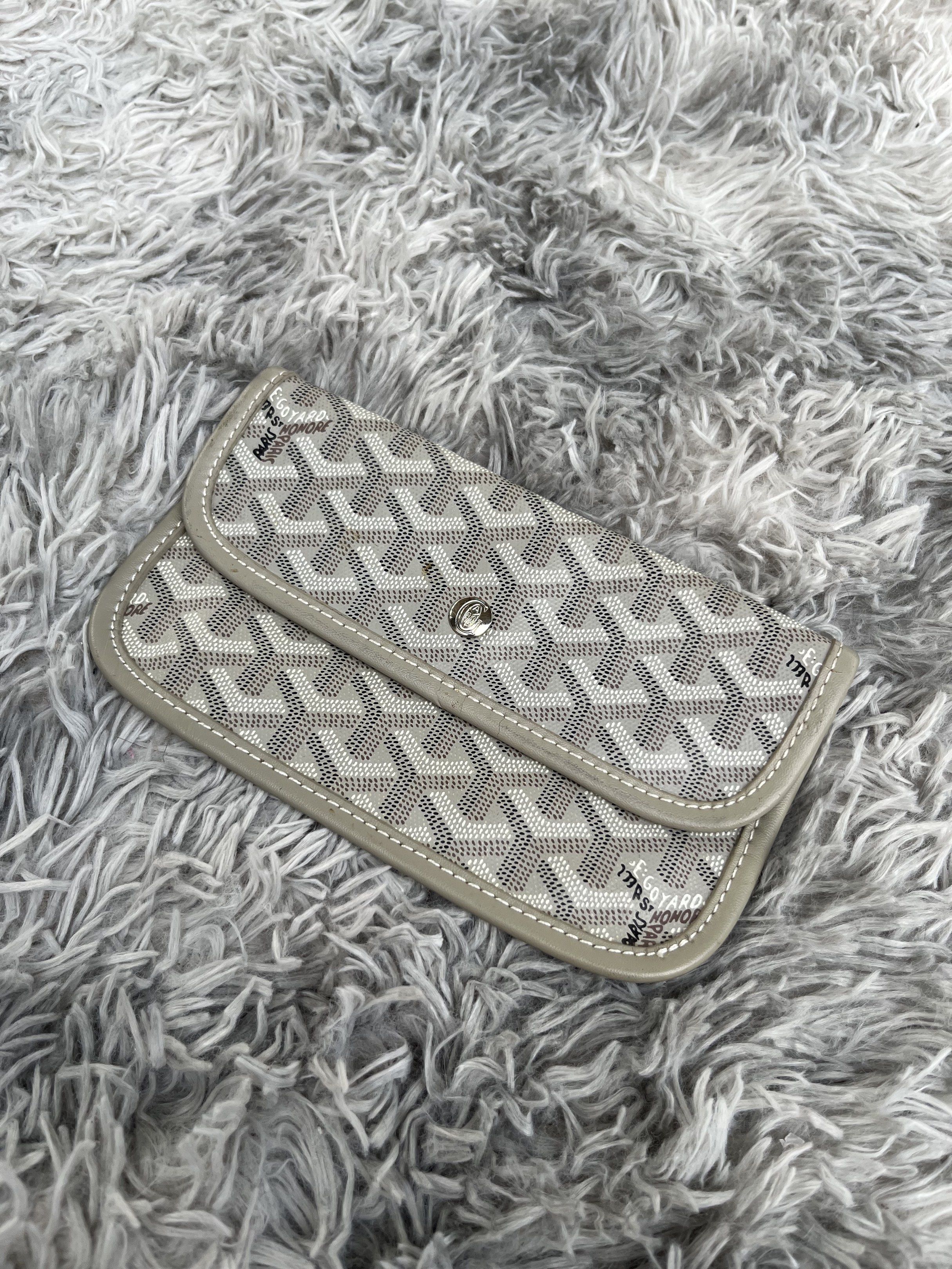 GOYARD POUCH WALLET (Category: Luxury Bags & Wallets) located in Bulacan. Submitted by letsfindukaywithme (Listing ID 1425281783, Image 1). Description: Goyard pouch wallet Minimal leather crack Still presentable to use Authentic +sf payment first Ship via J&T.