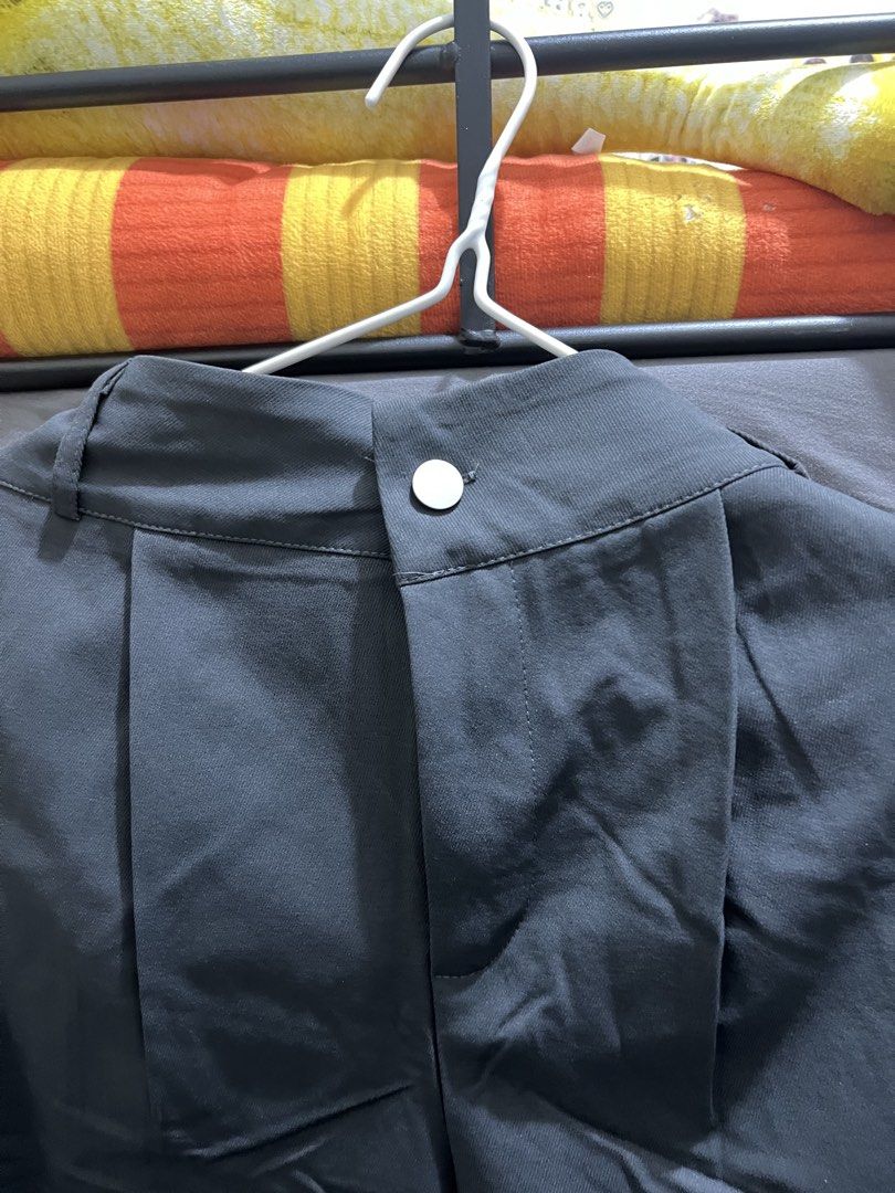 King Kong Gray Trousers - XXL (Category: Other Bottoms) located in Manila. Submitted by eggyoLk (Listing ID 1425344335, Image 2). Description: Bought it at Tiktok Shop around 290 pesos last week, never been use and the quality is really good. Quality: 100% Color: Gray Size: XXL similar to 33-34 waistline rfs: decluttering..