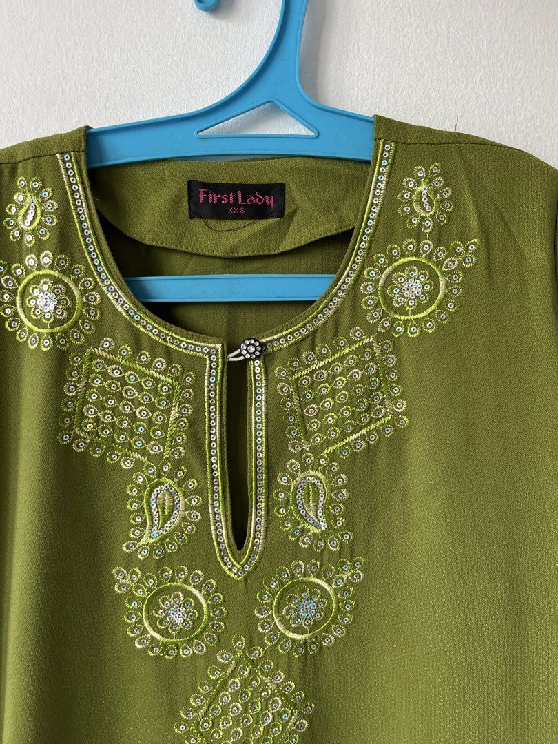 Green Basic Jubah (Category: Kaftans & Jubahs) located in Seri Kembangan. Submitted by dunkinicet (Listing ID 1425352064, Image 2). Description: Details: Color - Green Measurements (inch): Shoulder - 14 Pit - 18 Length - 46 Free postage for purchase of 3 items & above (for SM only) 🌟.