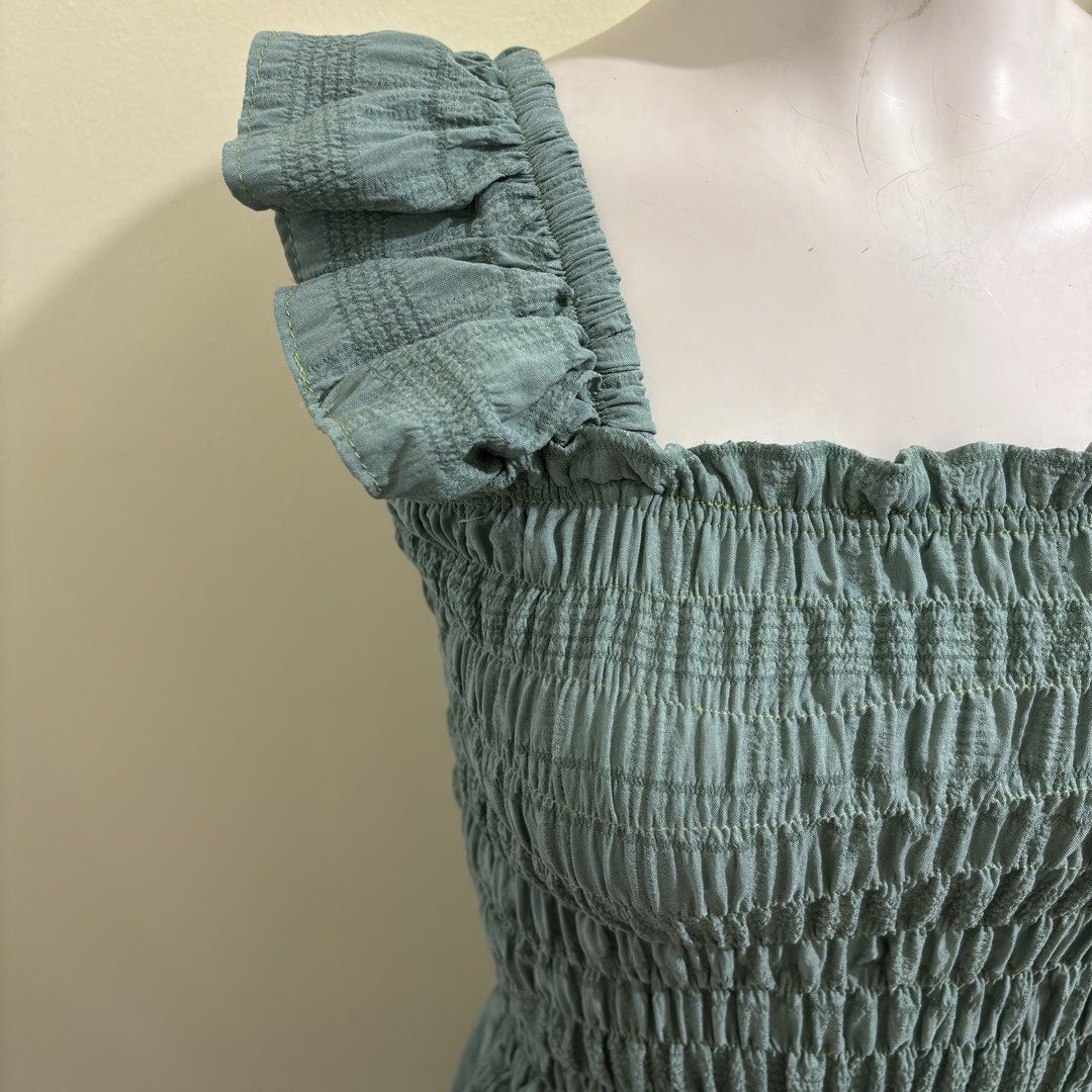 Green Smocked Midi Dress (Category: Dresses) located in Quezon City. Submitted by jemgemsph (Listing ID 1425417168, Image 3). Description: Medium to large Very stretchable No issues Used once Bought as brand new.